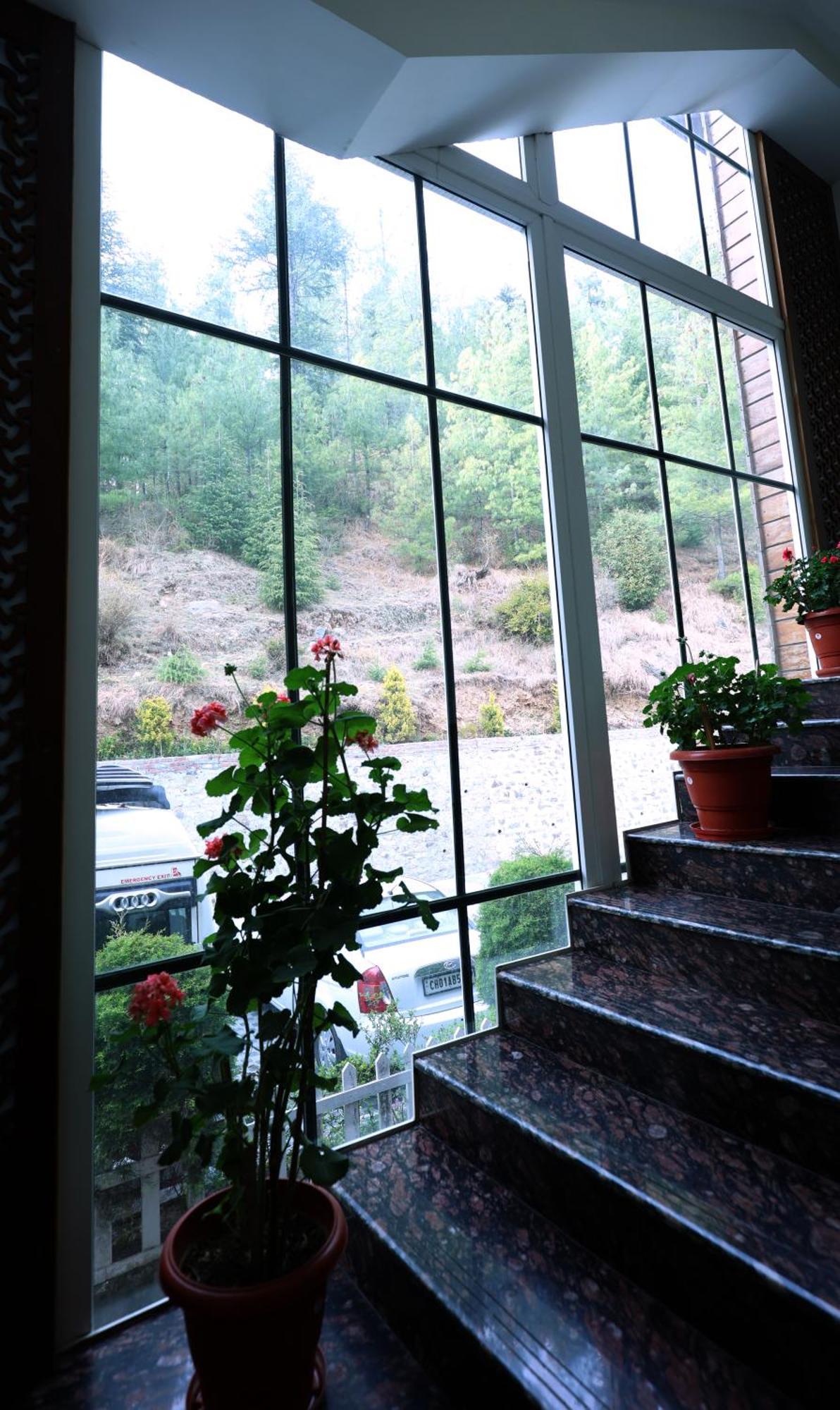 The Retreat Mashobra, Shimla Hotel Exterior photo